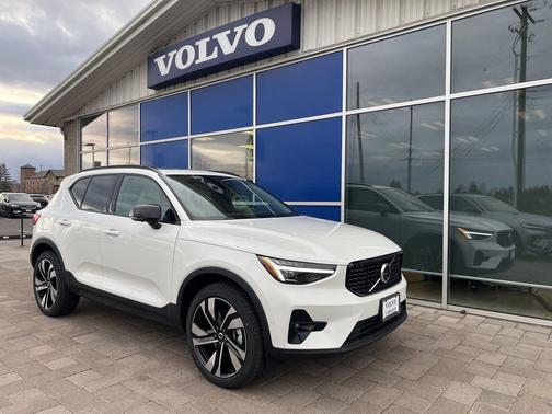 Crystal White 2026 Volvo XC40 Ultra, B5 AWD Gas (mild hybrid), Dark