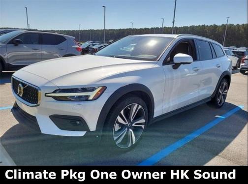 2024 Volvo V60 Cross Country B5 Plus