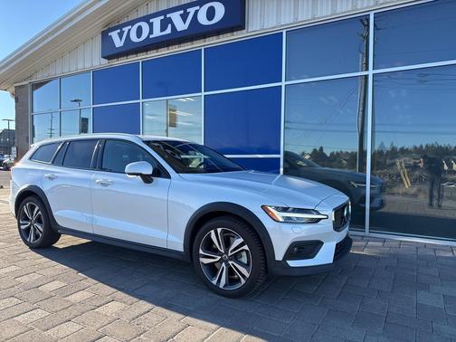 2024 Volvo V60 Cross Country B5 Plus