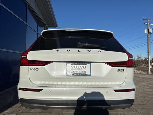 2024 Volvo V60 Cross Country B5 Plus