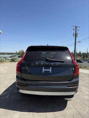2022 Volvo XC90 T6 Momentum