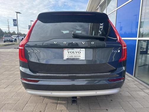 2022 Volvo XC90 T6 Momentum