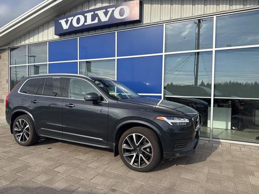 2022 Volvo XC90 T6 Momentum