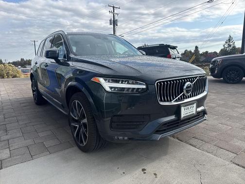 2022 Volvo XC90 T6 Momentum