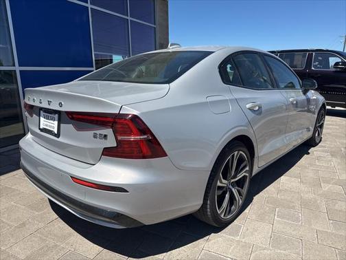 2024 Volvo S60 B5 Core Dark Theme