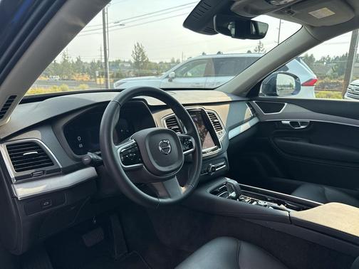 2025 Volvo XC90 B5 Core