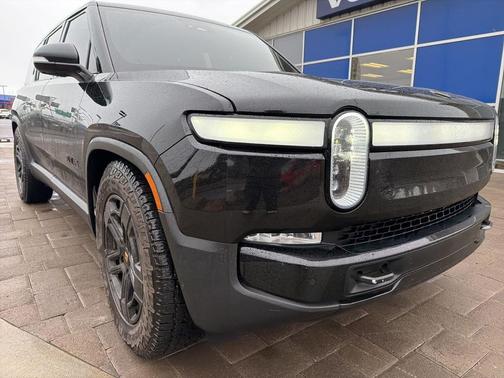 2024 Rivian R1S 
