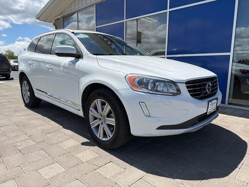 Ice White 2017 Volvo XC60 T5 Inscription