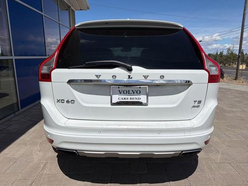 Ice White 2017 Volvo XC60 T5 Inscription