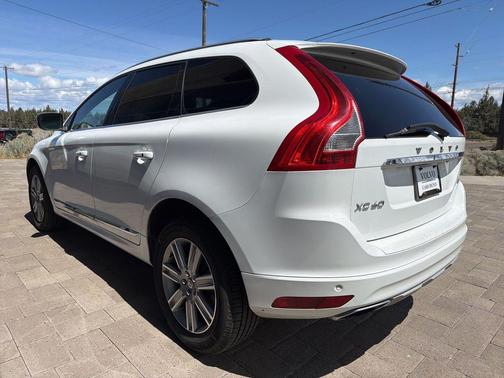 Ice White 2017 Volvo XC60 T5 Inscription