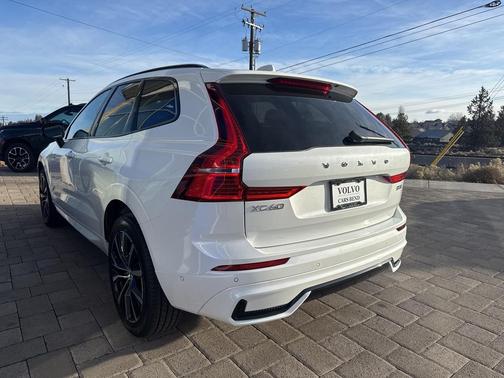 2025 Volvo XC60 B5 Plus