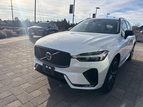 2025 Volvo XC60 B5 Plus