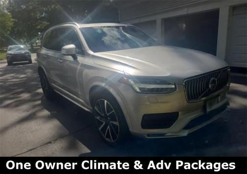 2022 Volvo XC90 T6 Momentum