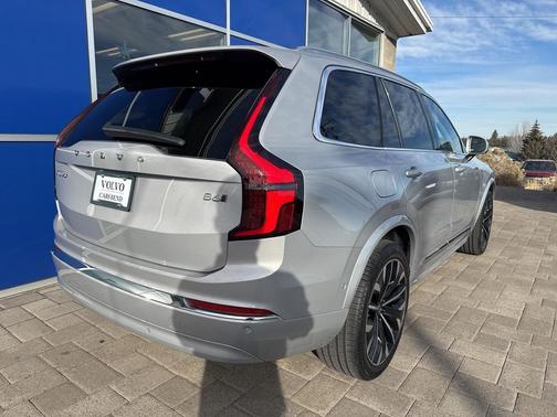 2025 Volvo XC90 B6 Plus 7-Seater