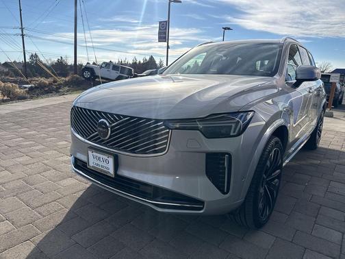 2025 Volvo XC90 B6 Plus 7-Seater