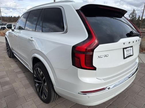 2025 Volvo XC90 Plug-In Hybrid T8 Ultra 7-Seater