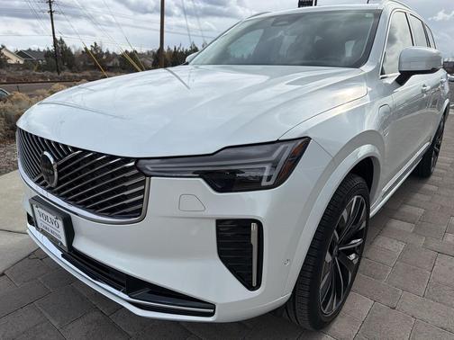 2025 Volvo XC90 Plug-In Hybrid T8 Ultra 7-Seater