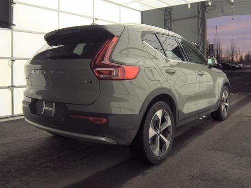 2025 Volvo XC40 B5 Plus Bright Theme