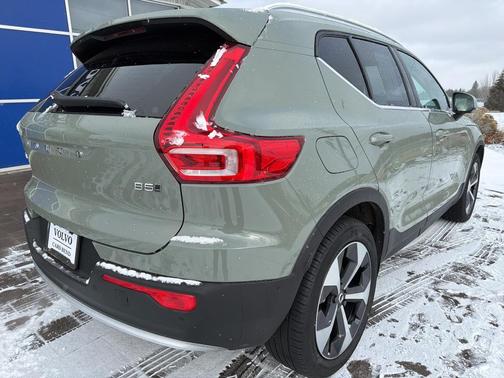 2025 Volvo XC40 B5 Plus Bright Theme