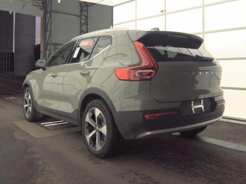 2025 Volvo XC40 B5 Plus Bright Theme