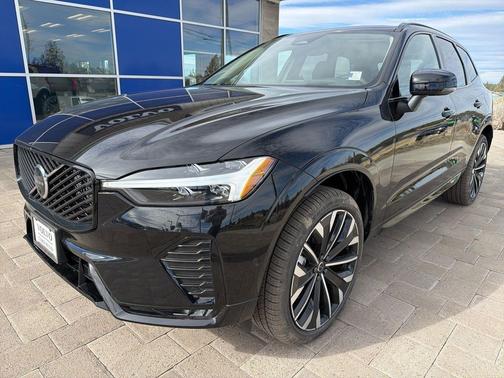 Onyx Black Metallic 2026 Volvo XC60 B5 Ultra