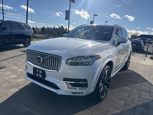 2025 Volvo XC90 B6 Plus 6-Seater