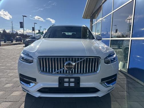 2025 Volvo XC90 B6 Plus 6-Seater