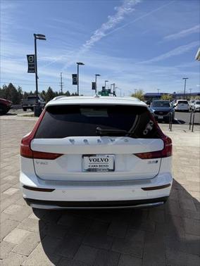 2024 Volvo V60 Cross Country B5 Plus