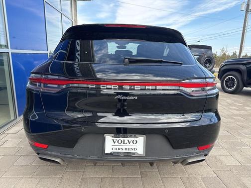 2021 Porsche Macan Base