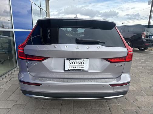 2026 Volvo V60 Cross Country Plus, B5 AWD Gas (mild hybrid)