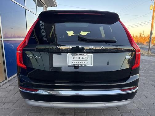 2022 Volvo XC90 Recharge Plug-In Hybrid T8 Inscription 7 Passenger