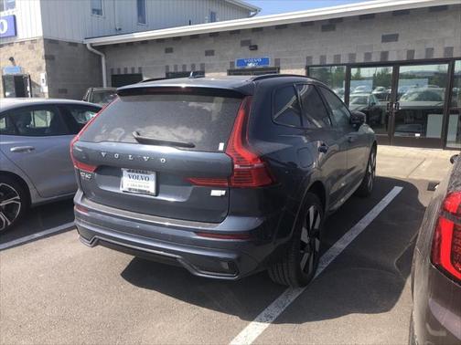 2024 Volvo XC60 Recharge Plug-In Hybrid T8 Ultimate Dark Theme