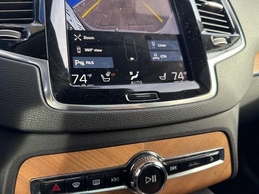 2022 Volvo XC90 T6 Momentum
