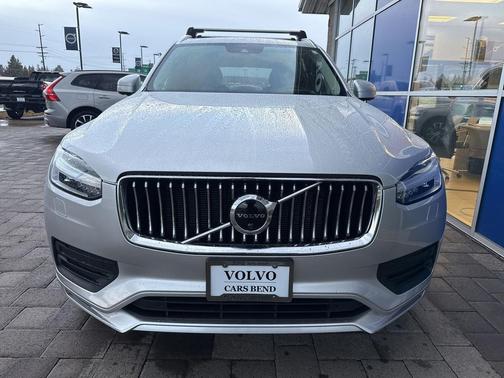 2022 Volvo XC90 T6 Momentum