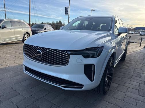 2025 Volvo XC90 B5 Plus 7-Seater