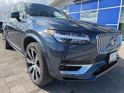 2024 Volvo XC90 Recharge Plug-In Hybrid T8 Ultimate Bright Theme 7-Seater