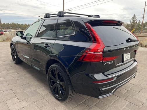 2025 Volvo XC60 B5 Ultra