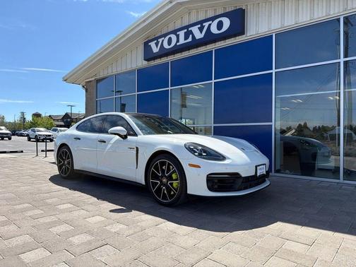 Volcano Grey Metallic 2022 Porsche Panamera 4S