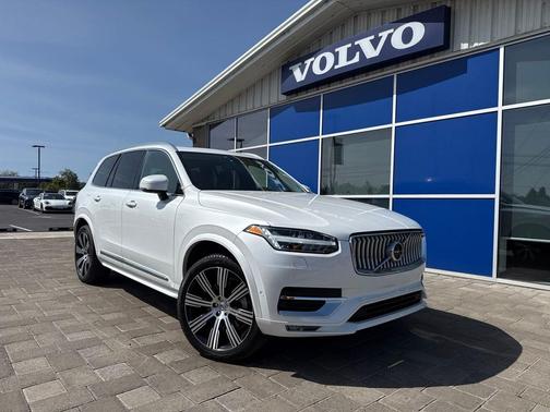 Crystal White Metallic 2023 Volvo XC90 B6 Ultimate 7-Seater