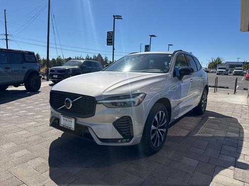 2025 Volvo XC60 B5 Core