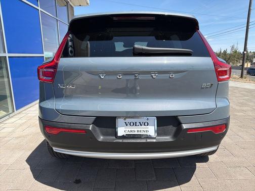 Thunder Grey Metallic 2023 Volvo XC40 B5 Ultimate Bright Theme