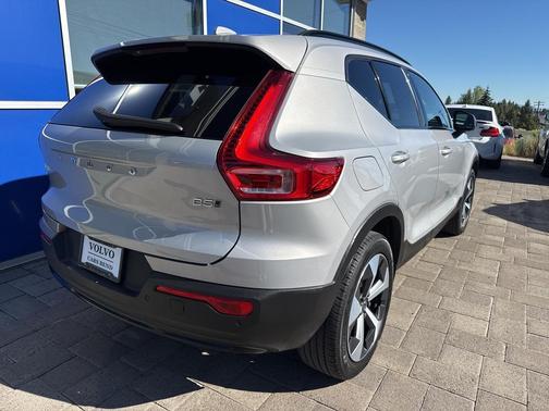 2024 Volvo XC40 B5 Core