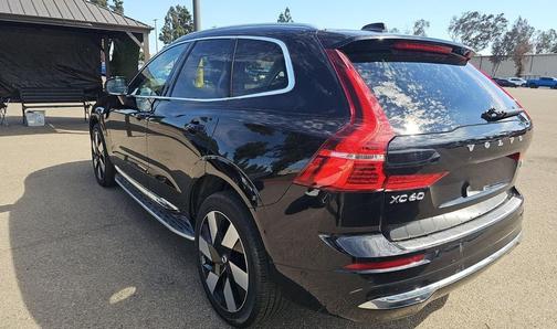 2023 Volvo XC60 Recharge Plug-In Hybrid T8 Plus Bright Theme