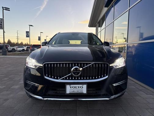 2023 Volvo XC60 Recharge Plug-In Hybrid T8 Plus Bright Theme