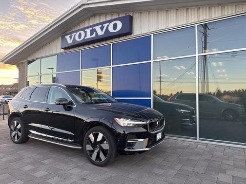2023 Volvo XC60 Recharge Plug-In Hybrid T8 Plus Bright Theme