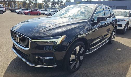2023 Volvo XC60 Recharge Plug-In Hybrid T8 Plus Bright Theme