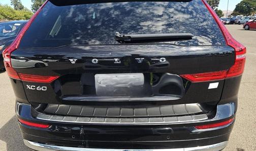 2023 Volvo XC60 Recharge Plug-In Hybrid T8 Plus Bright Theme