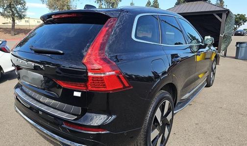 2023 Volvo XC60 Recharge Plug-In Hybrid T8 Plus Bright Theme