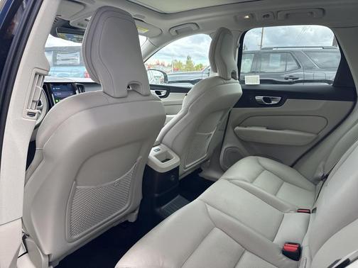 2023 Volvo XC60 Recharge Plug-In Hybrid T8 Plus Bright Theme