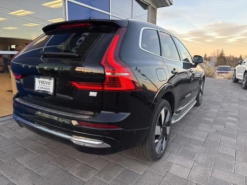 2023 Volvo XC60 Recharge Plug-In Hybrid T8 Plus Bright Theme